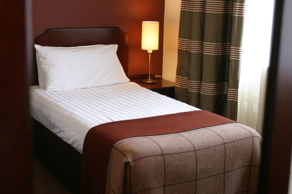 Ben Wyvis Hotel, Inverness Ben Wyvis Hotel, Inverness