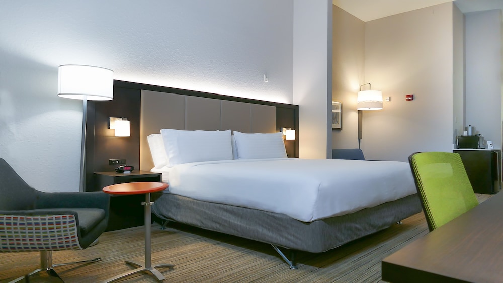 Holiday Inn Express St. Petersburg North (I-275), Saint Petersburg Holiday Inn Express St. Petersburg North (I-275), Saint Petersburg