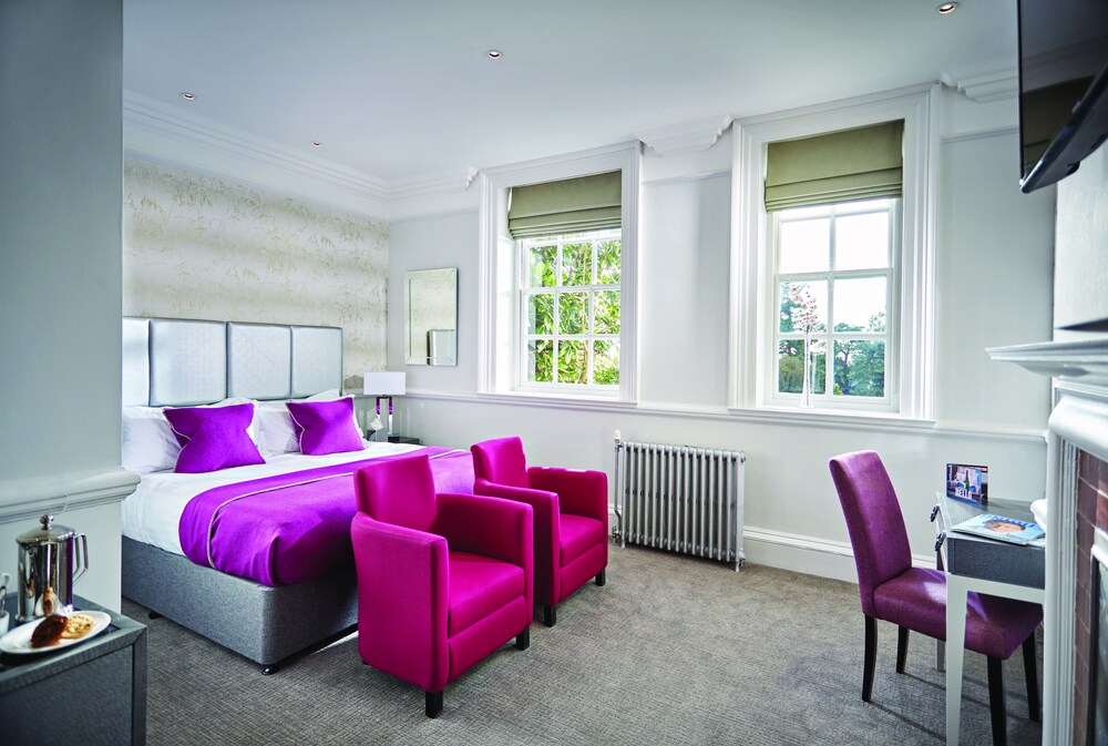 Barnett Hill Hotel, Guildford Barnett Hill Hotel, Guildford
