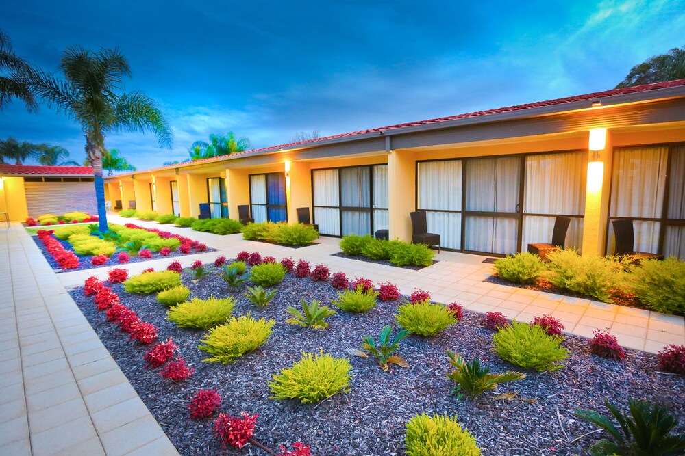 Comfort Inn Deakin Palms Mildura 7 8 3 2 Hotel Price