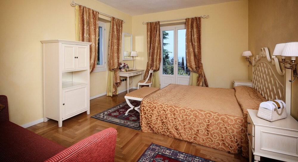 Hotel Villa Sofia, Lake Garda Hotel Villa Sofia, Lake Garda