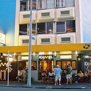 遊牧肥駝背包客飯店