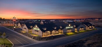 Stratford Suites photo