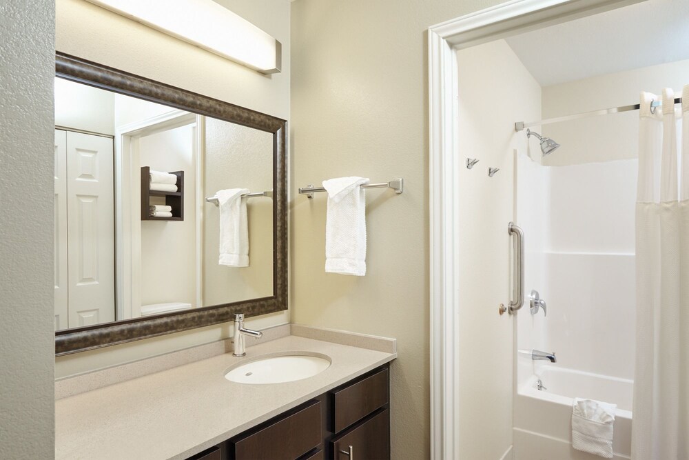 Staybridge Suites Davenport, Davenport Staybridge Suites Davenport, Davenport