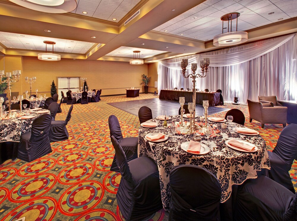 Holiday Inn & Suites Jordan Creek, West Des Moines Holiday Inn & Suites Jordan Creek, West Des Moines