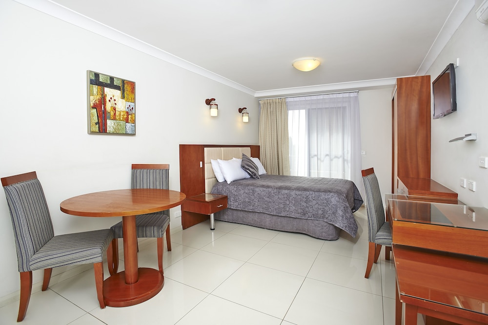 Comfort Inn & Suites Burwood, Sydney Comfort Inn & Suites Burwood, Sydney