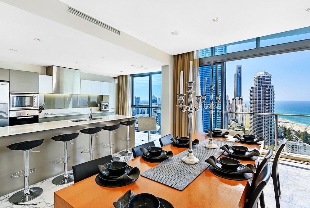 Artique Surfers Paradise, Gold Coast Artique Surfers Paradise, Gold Coast