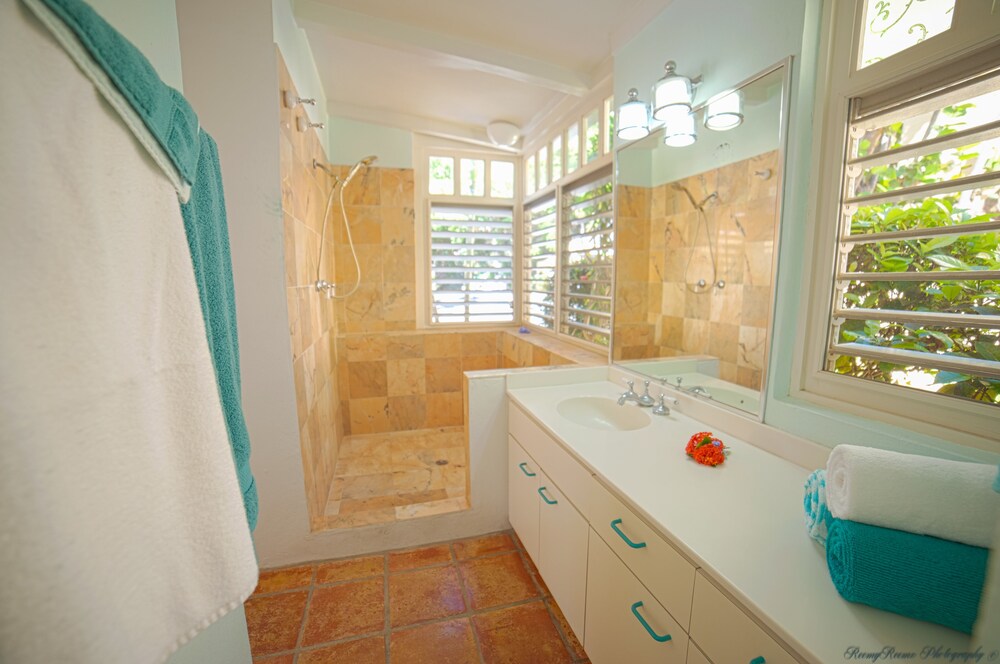 Sea la Vie - 2 Br home by RedAwning, Christiansted Sea la Vie - 2 Br home by RedAwning, Christiansted