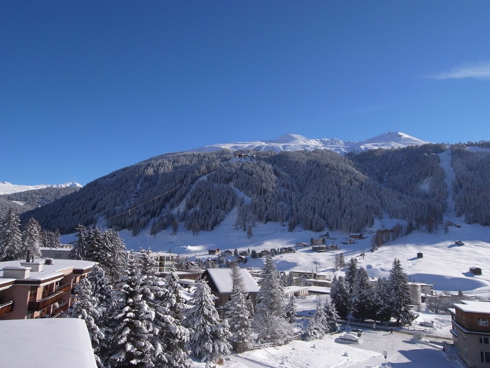 Chalet-Hotel Larix, Davos Chalet-Hotel Larix, Davos