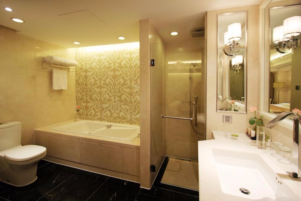 Luxemon Xinjiang Yindu Hotel, Urumqi Luxemon Xinjiang Yindu Hotel, Urumqi