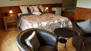 Hotel Le Petit Lac, Sainte-Adele area (QC) Hotel Le Petit Lac, Sainte-Adele area (QC)