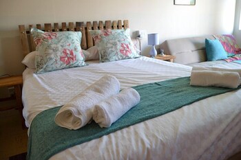 Suzie's Coffee Shop Accommodation, Cape Town Suzie's Coffee Shop Accommodation, Cape Town