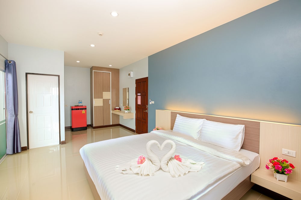 Je t'aime Hotel, Trang Je t'aime Hotel, Trang