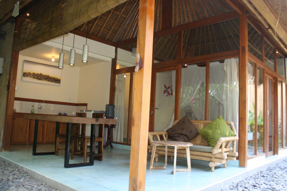 De Dalam, Bali De Dalam, Bali