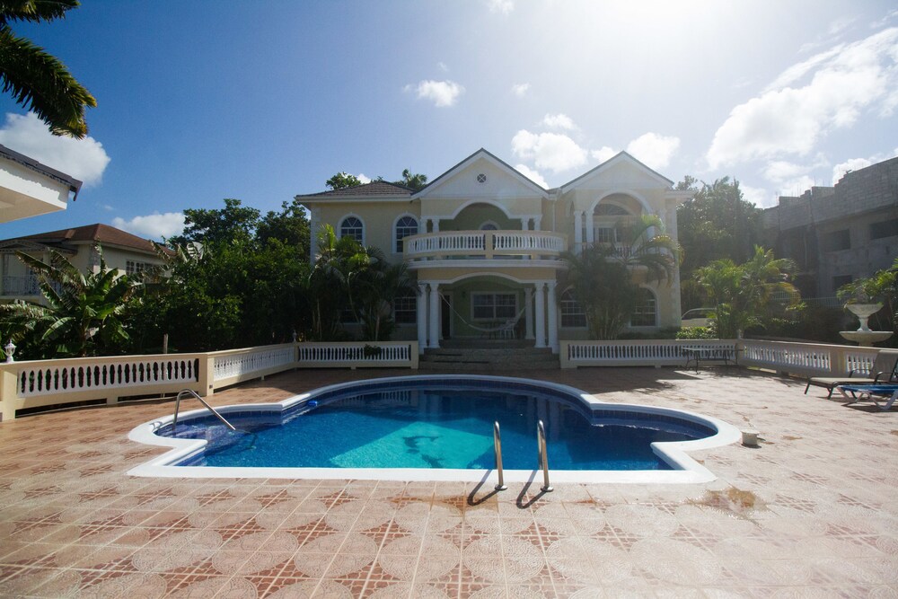 STEEL LOVE VILLA, Montego Bay STEEL LOVE VILLA, Montego Bay