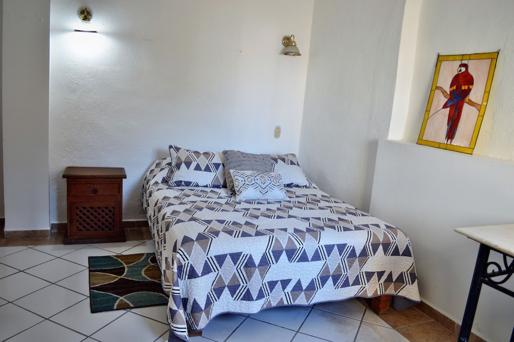 Alexandross Hostel BnB, Puerto Vallarta Alexandross Hostel BnB, Puerto Vallarta