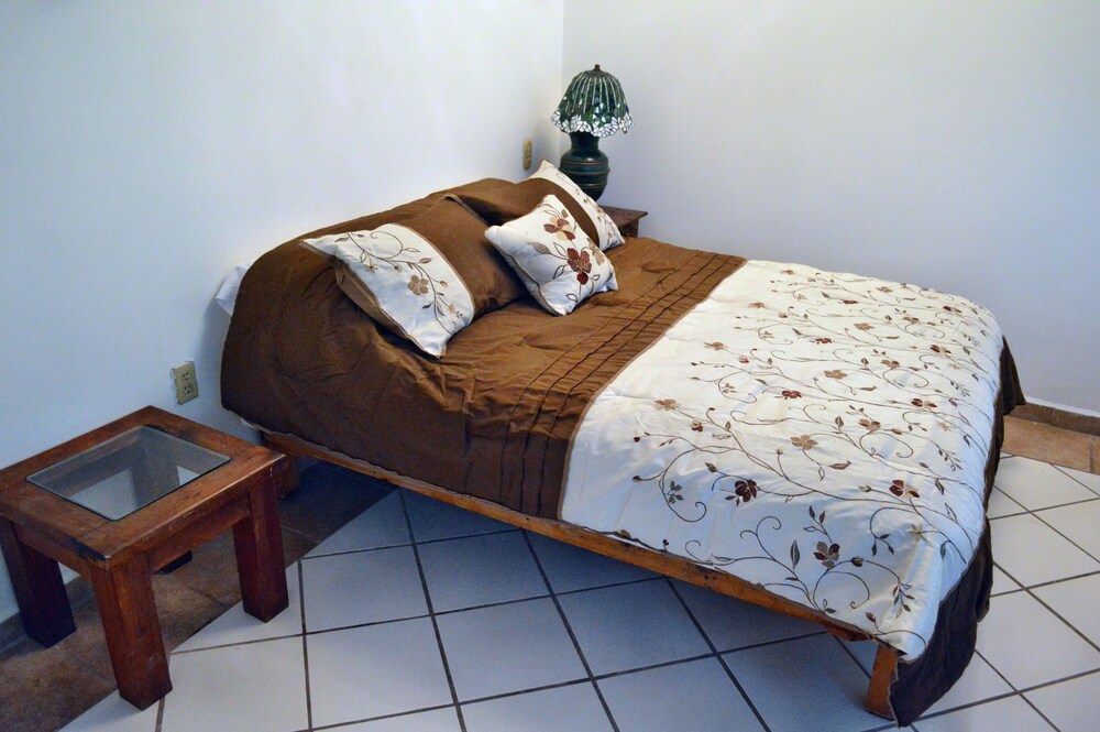 Alexandross Hostel BnB, Puerto Vallarta Alexandross Hostel BnB, Puerto Vallarta