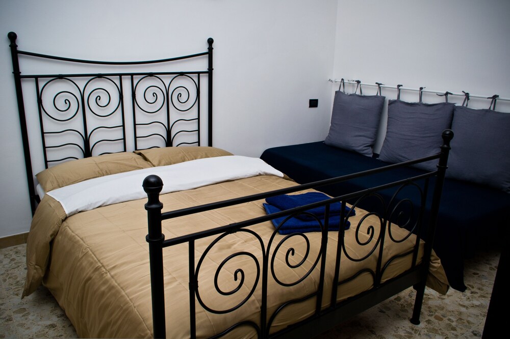 The Admiral House Courtyard, Bari The Admiral House Courtyard, Bari