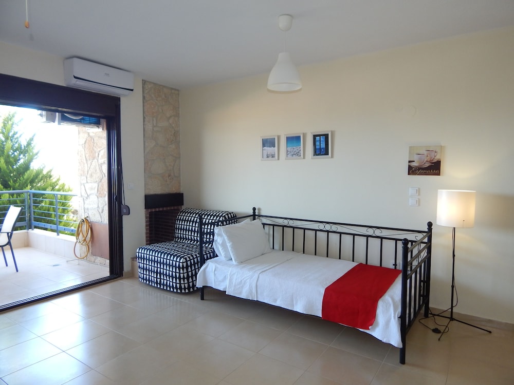 Kripis Studio Paliouri, Kassandra Kripis Studio Paliouri, Kassandra