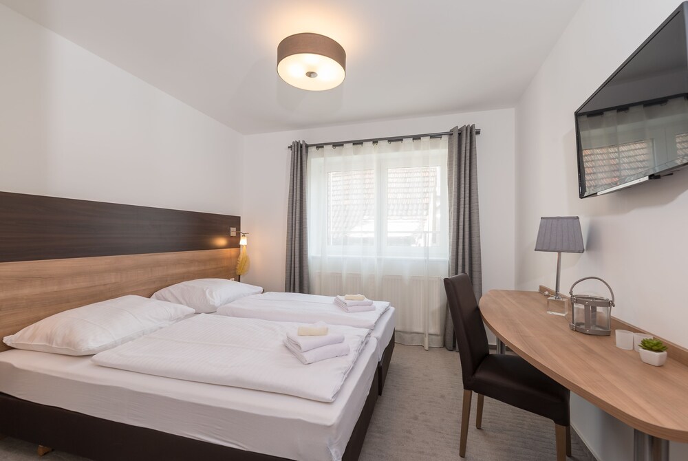 Kronenstuben Boutiqe Hotel, Ludwigsburg Kronenstuben Boutiqe Hotel, Ludwigsburg
