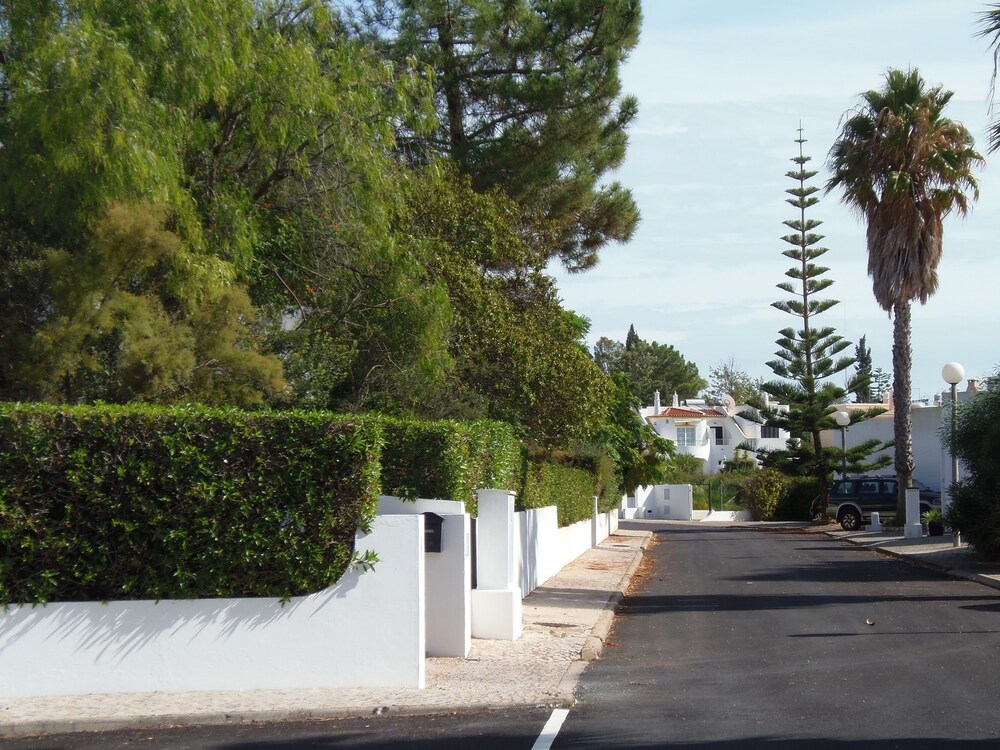 Bright Villa With 2 Rooms in Carvoeiro With Wonderful sea View, 4 Furn, Carvoeiro Bright Villa With 2 Rooms in Carvoeiro With Wonderful sea View, 4 Furn, Carvoeiro