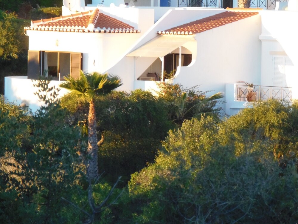 Bright Villa With 2 Rooms in Carvoeiro With Wonderful sea View, 4 Furn, Carvoeiro Bright Villa With 2 Rooms in Carvoeiro With Wonderful sea View, 4 Furn, Carvoeiro