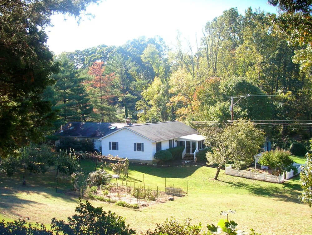 Meadow Gardens Bed and Breakfast, Annapolis Meadow Gardens Bed and Breakfast, Annapolis