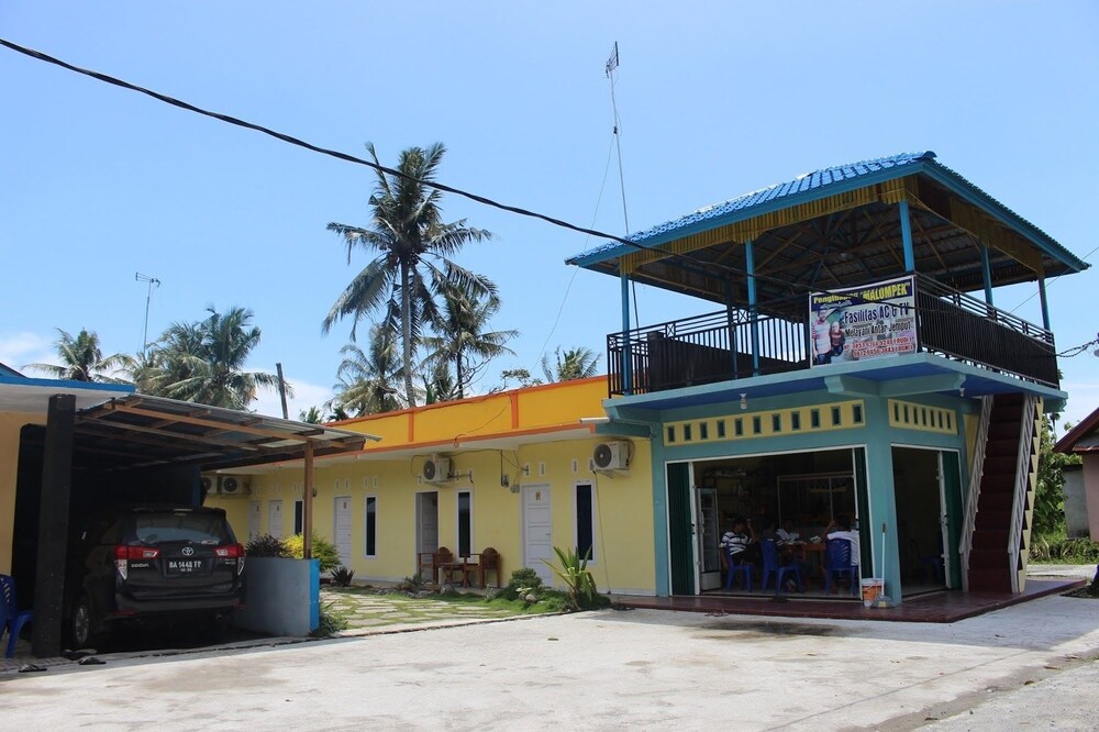 Malompek, Padang Malompek, Padang