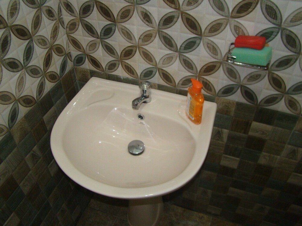 Ella Sashen Hotel, Ella Ella Sashen Hotel, Ella