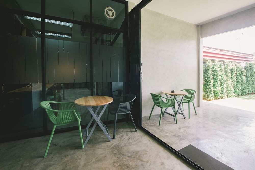 The Tree Sleep and Space, Trang The Tree Sleep and Space, Trang