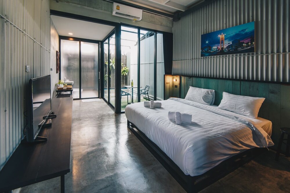 The Tree Sleep and Space, Trang The Tree Sleep and Space, Trang
