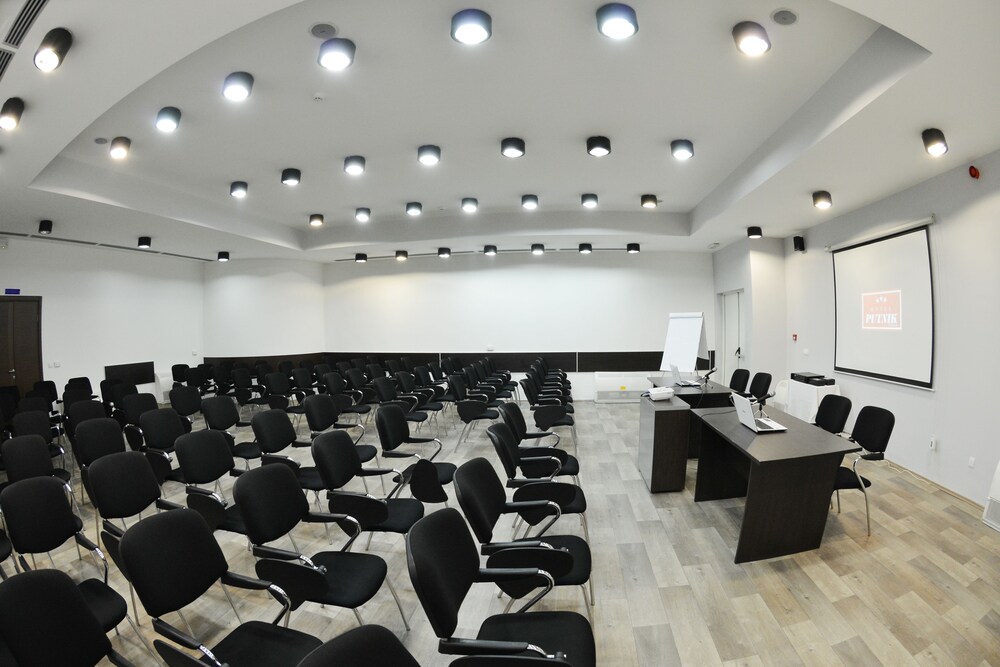 Hotel Putnik, Novi Sad Hotel Putnik, Novi Sad