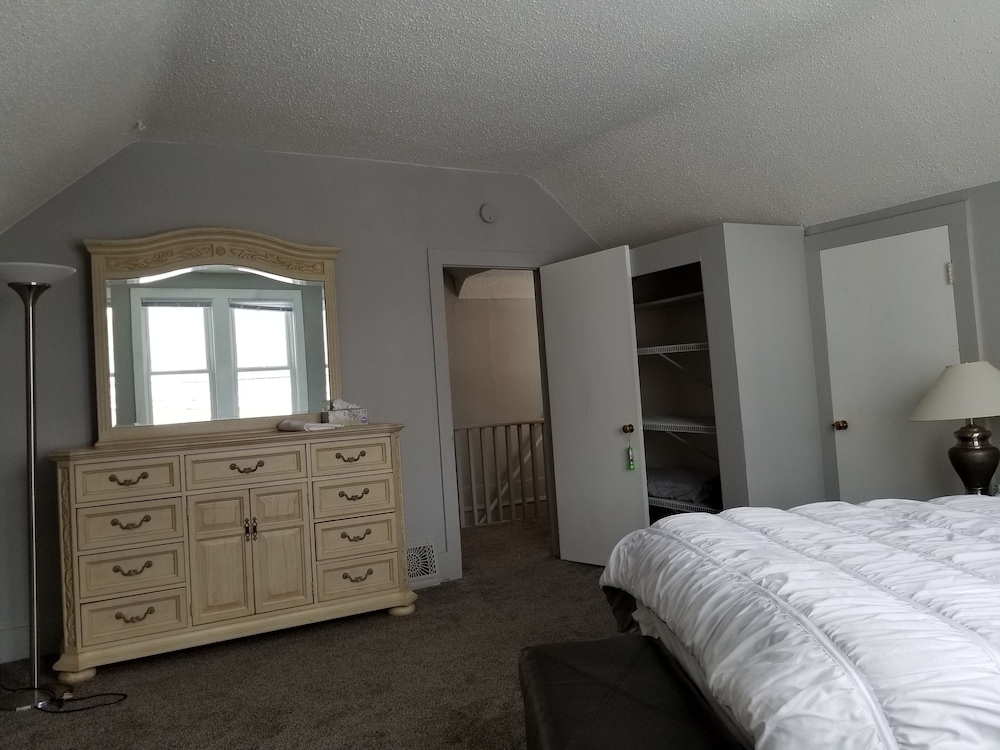 CR Short Stays, Cedar Rapids CR Short Stays, Cedar Rapids