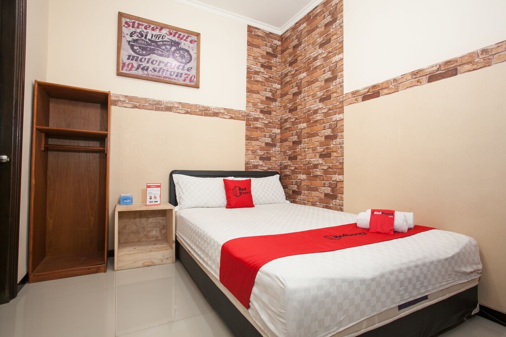 RedDoorz Plus near Stasiun Kota Baru Malang, Malang RedDoorz Plus near Stasiun Kota Baru Malang, Malang