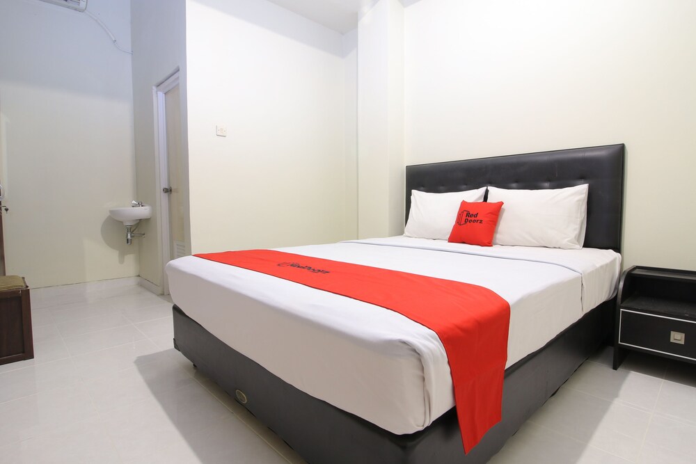 RedDoorz Plus near Universitas Negeri Yogyakarta, Depok RedDoorz Plus near Universitas Negeri Yogyakarta, Depok
