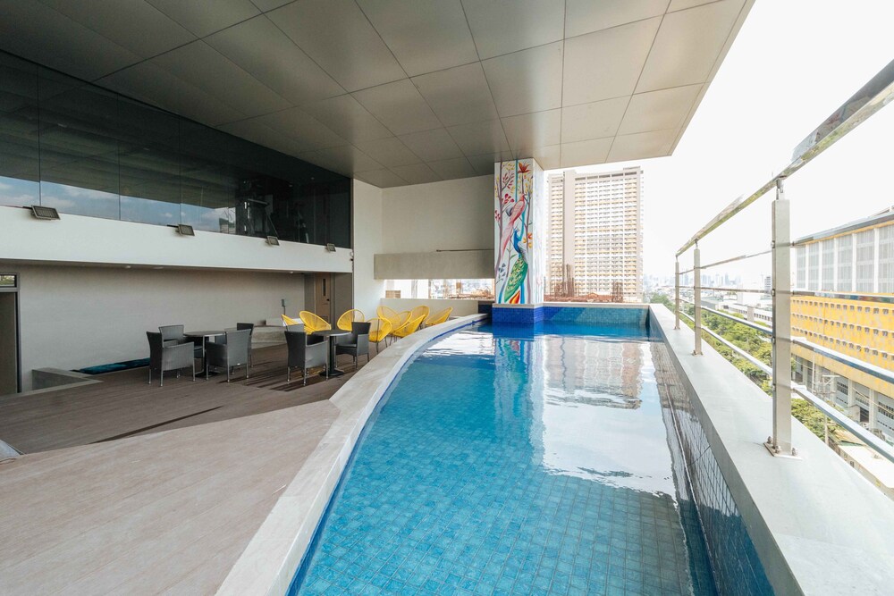 RedDoorz Premium near UST Hospital, Manila RedDoorz Premium near UST Hospital, Manila