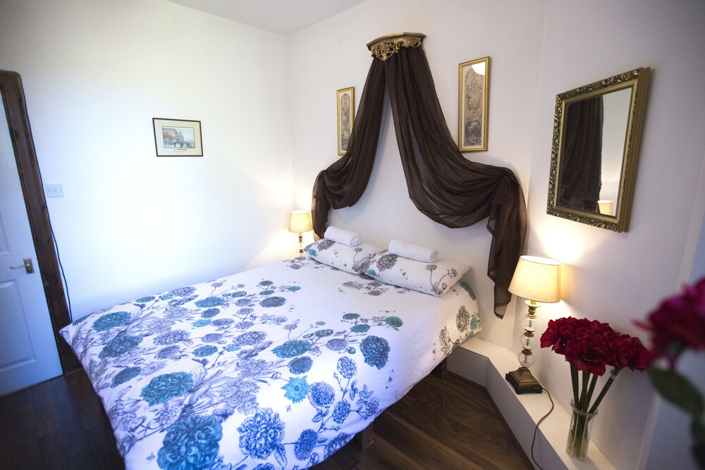 Wonderful apartment over two floors, Edinburgh Wonderful apartment over two floors, Edinburgh