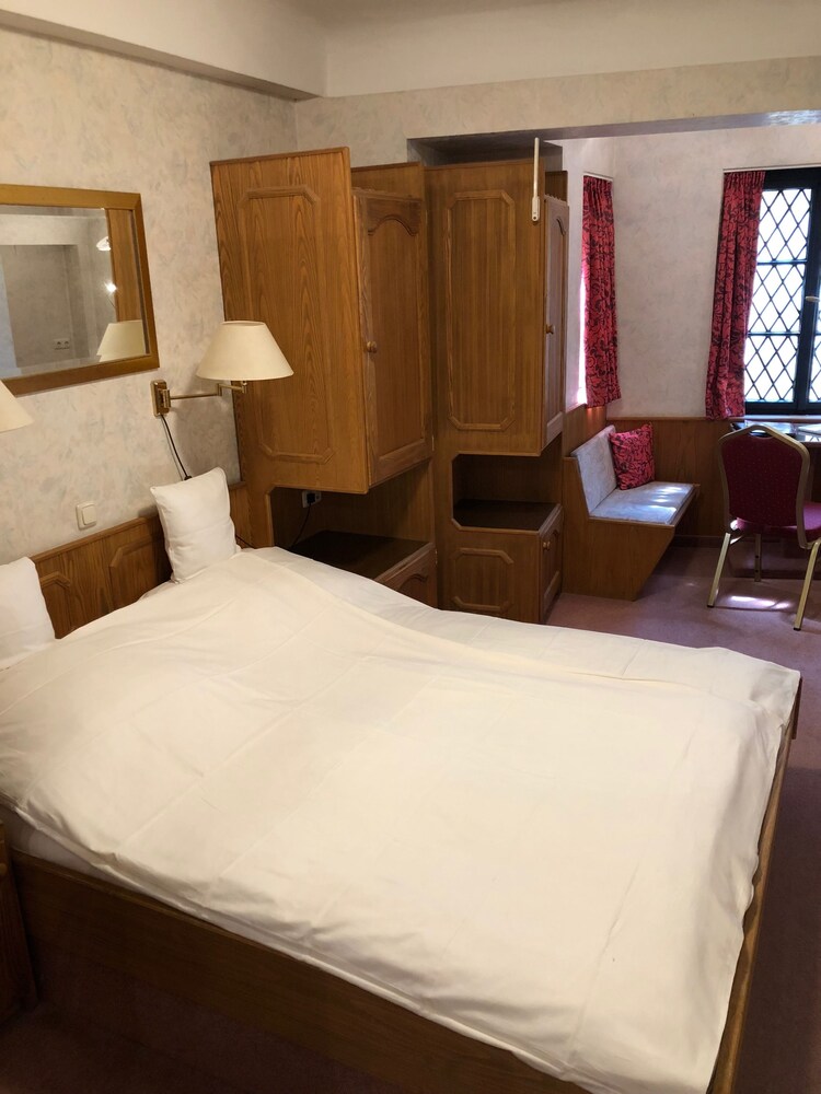 Hotel Altes Haus, Wiesbaden Hotel Altes Haus, Wiesbaden
