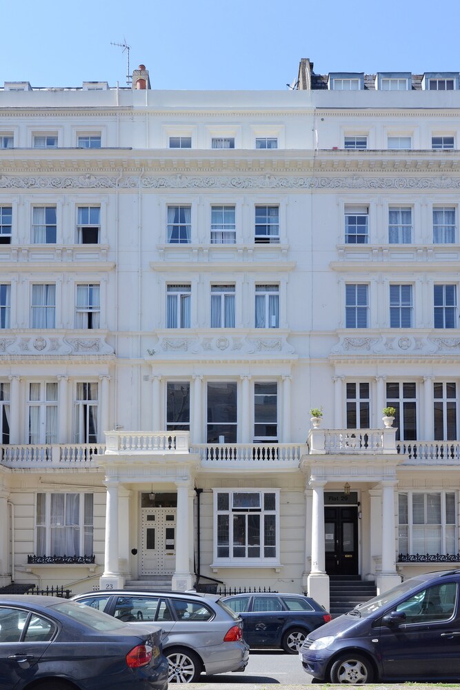 Gallery Hyde Park Hostel, London Gallery Hyde Park Hostel, London
