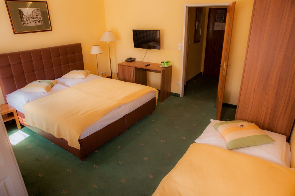 Hotel Bergwirt Schönbrunn, Vienna Hotel Bergwirt Schönbrunn, Vienna