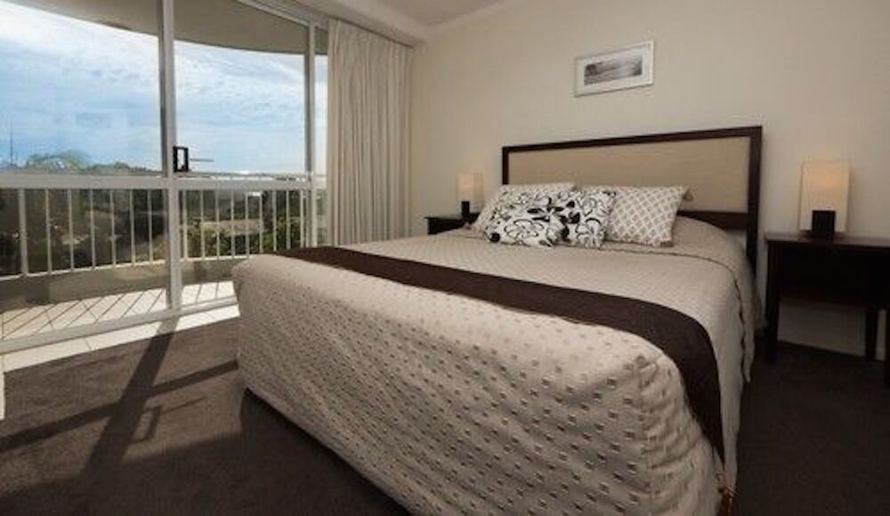 Noosa Hill Resort, Sunshine Coast Noosa Hill Resort, Sunshine Coast