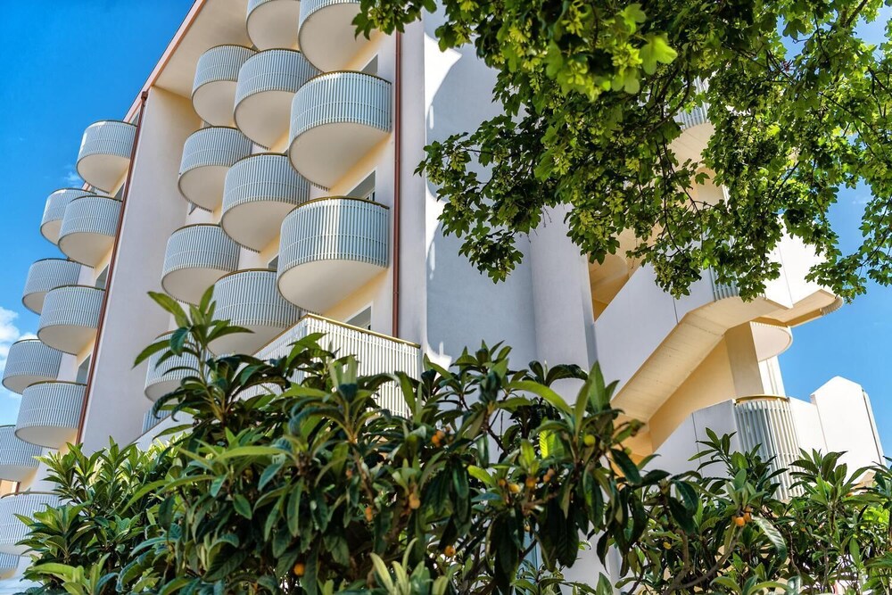 Easy Living Hotel Salus - Tap to explore photos