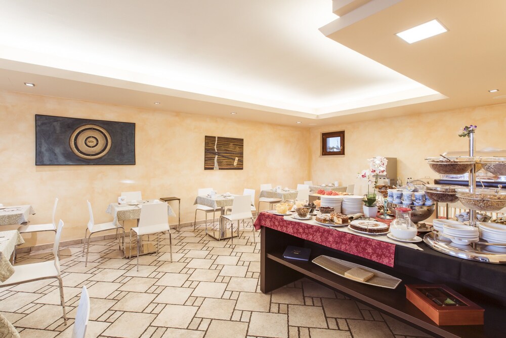 Hotel Donna Silvia, Lake Garda Hotel Donna Silvia, Lake Garda