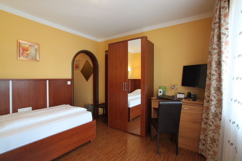 Atlas Grand Hotel, Garmisch-Partenkirchen Atlas Grand Hotel, Garmisch-Partenkirchen