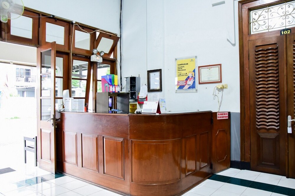 Reddoorz Near Puro Pakulaman Palace Yogyakarta 2 2 Price