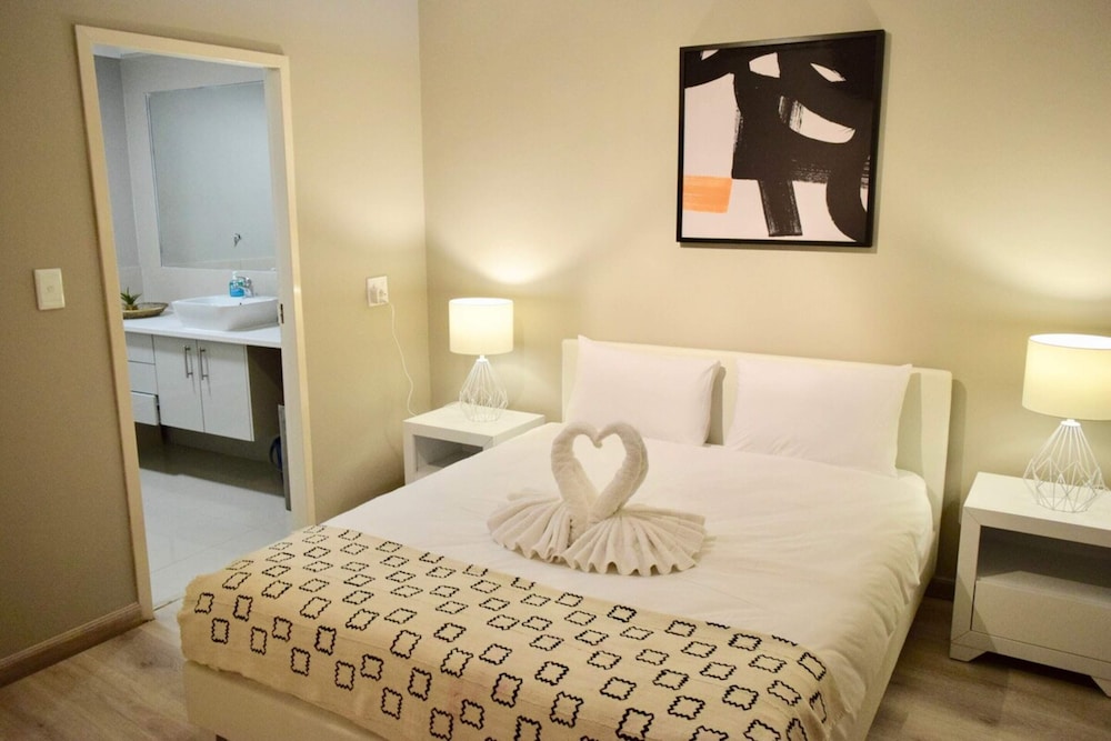 Modern & Spacious City Apartment