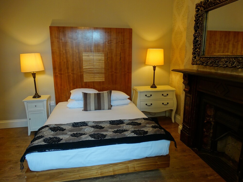 Number One Hundred Bed And Breakfast, Cardiff Number One Hundred Bed And Breakfast, Cardiff