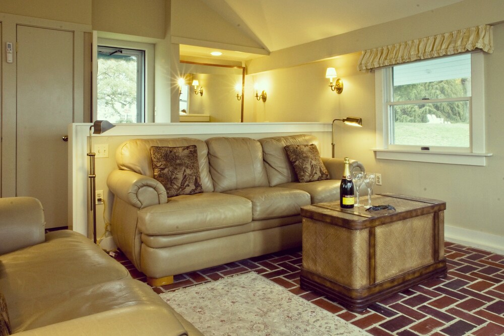 Sandaway Suites & Beach, Oxford Sandaway Suites & Beach, Oxford