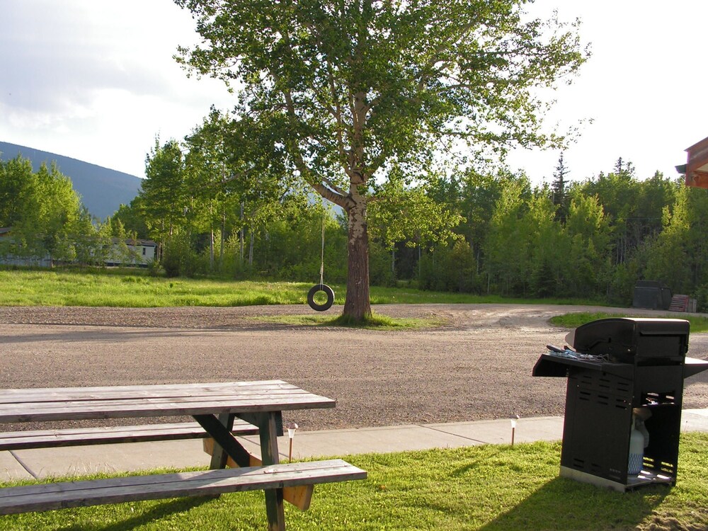 Bell Mountain Motel McBride, McBride (BC) Bell Mountain Motel McBride, McBride (BC)