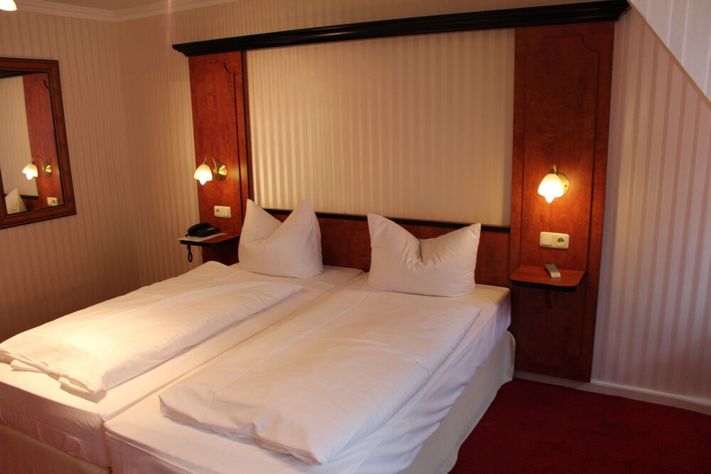 Hotel Goldener Hirsch, Rothenburg ob der Tauber Hotel Goldener Hirsch, Rothenburg ob der Tauber